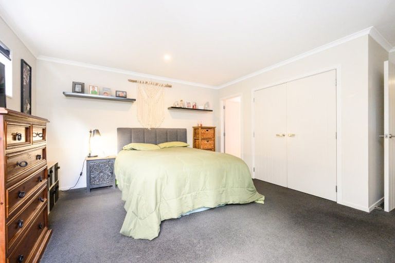 Photo of property in 18 Galea Grove, Kelvin Grove, Palmerston North, 4414