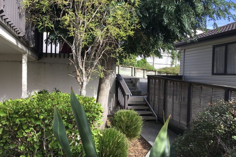 Photo of property in 8c Schnapper Rock Road, Schnapper Rock, Auckland, 0632