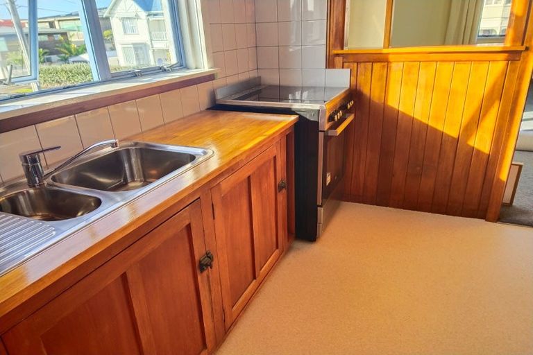 Photo of property in 10d Weymouth Street, New Plymouth, 4310
