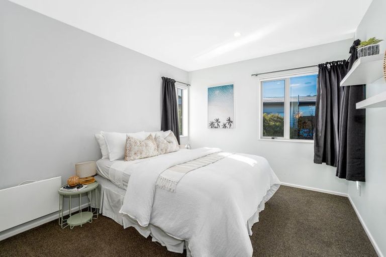 Photo of property in 6 Sumner Terrace, Aotea, Porirua, 5024