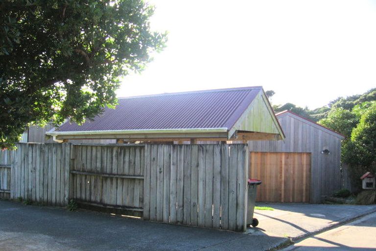 Photo of property in 8 Ballina Drive, Churton Park, Wellington, 6037