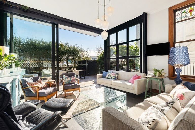 Photo of property in 68 Brougham Street, Mount Victoria, Wellington, 6011