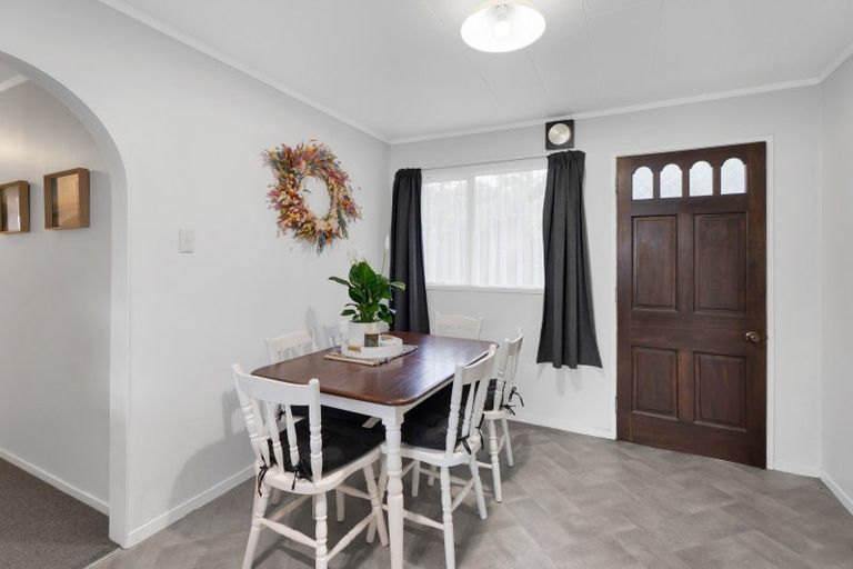 Photo of property in 19 Tainui Terrace, Inglewood, 4330