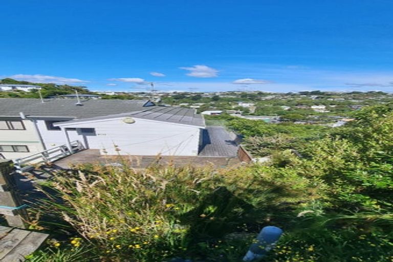 Photo of property in 29f2 Cheltenham Terrace, Newlands, Wellington, 6037