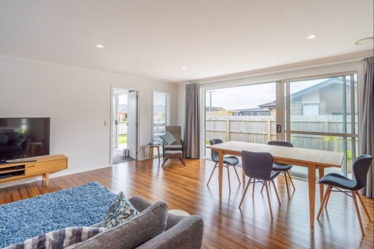 Photo of property in 9 Mahia Lane, Waikanae, 5036