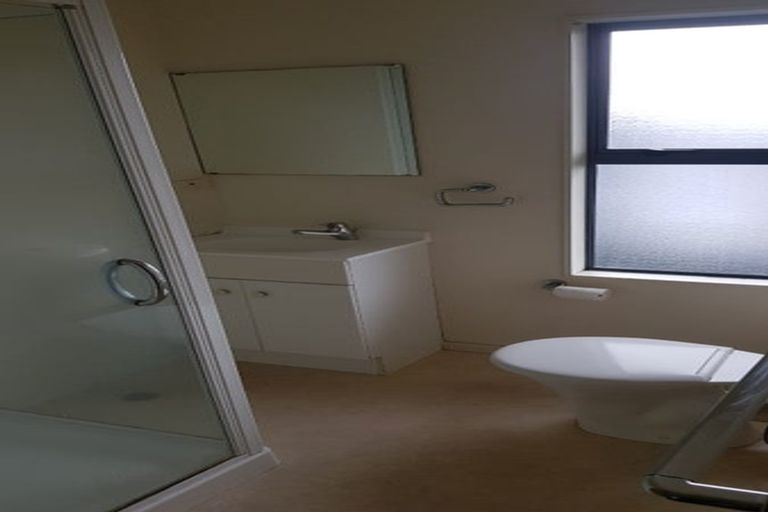 Photo of property in 2/83 Portage Road, New Lynn, Auckland, 0600