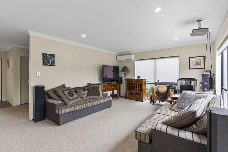 Photo of property in 28 Ina Ville Drive, Pukekohe, 2120