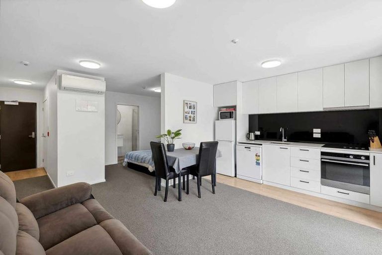 Photo of property in Northlight Apartments, 2/14 Fryer Street, Queenstown, 9300