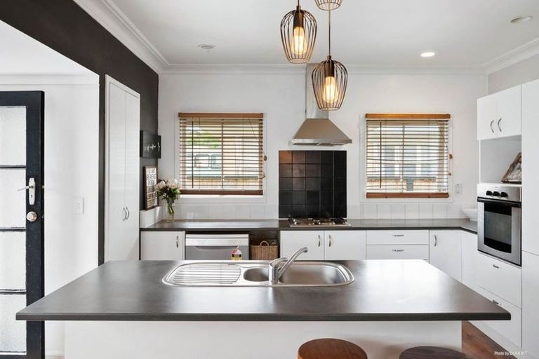 Photo of property in 22 Mellsop Avenue, Waiuku, 2123