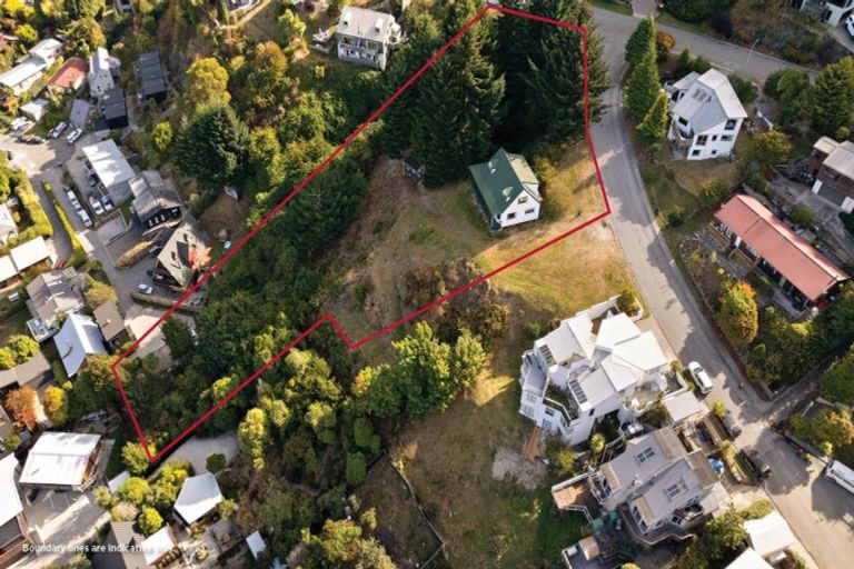 Photo of property in 1 Von Place, Fernhill, Queenstown, 9300
