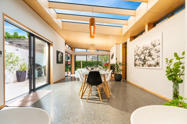 Photo of property in 35 Queen Street, Mount Victoria, Wellington, 6011