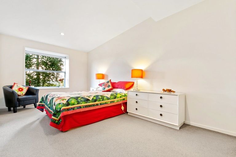Photo of property in 76h Edmonton Road, Henderson, Auckland, 0612