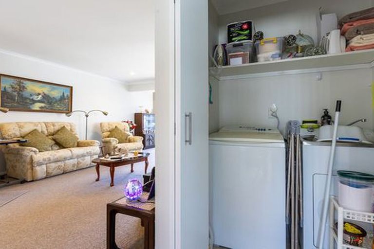 Photo of property in Rangeview Villas, 10/9 Fuller Close, Levin, 5510