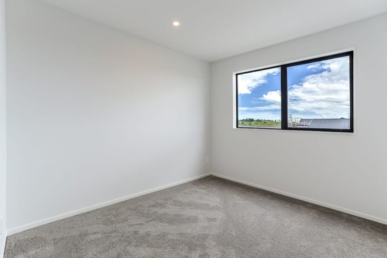 Photo of property in 61 Horokaka Street, Massey, Auckland, 0614