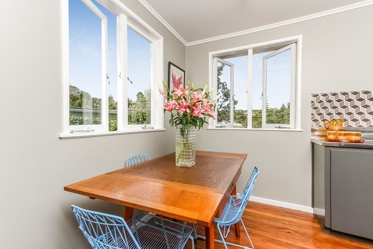 Photo of property in 1/14 Norman Road, Titirangi, Auckland, 0604