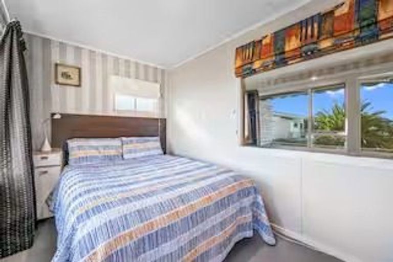 Photo of property in 8 Marine Parade, Paraparaumu Beach, Paraparaumu, 5032