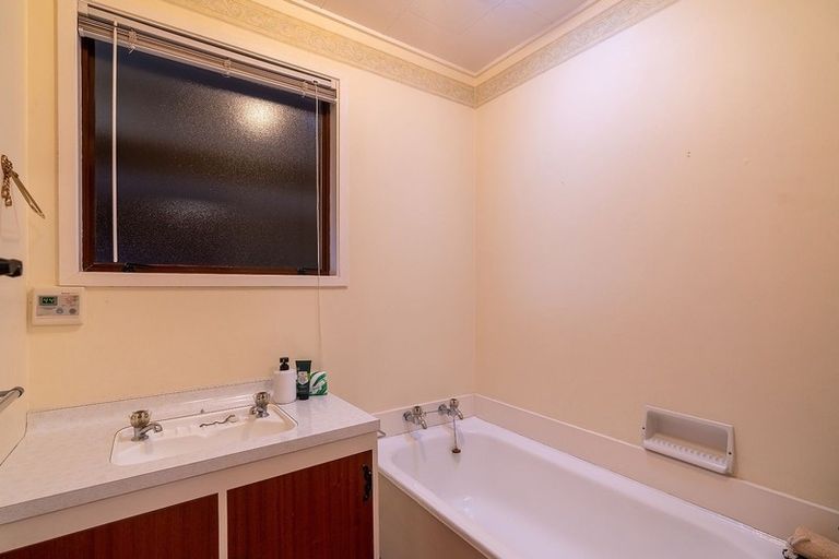 Photo of property in 15 Olive Terrace, Paraparaumu Beach, Paraparaumu, 5032