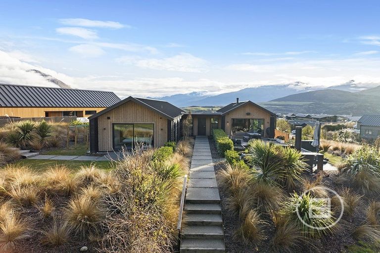 Photo of property in 3 Rabbiters Crescent, Jacks Point, Queenstown, 9371