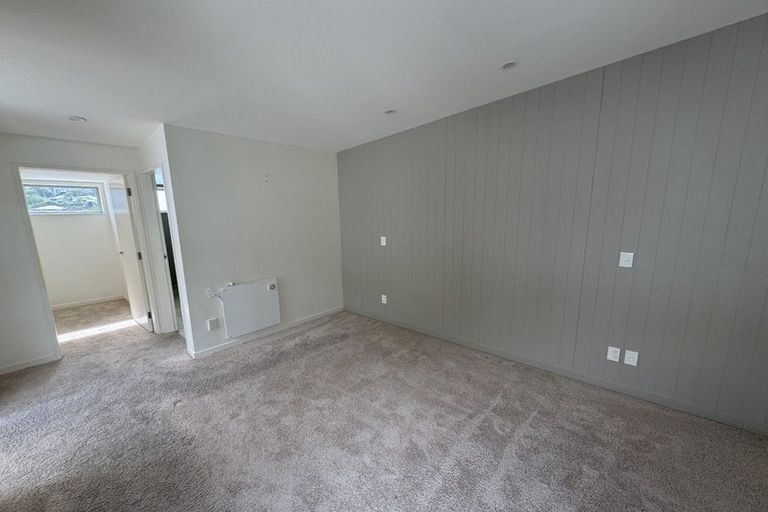 Photo of property in 22 Tiketike Way, Brooklyn, Wellington, 6021