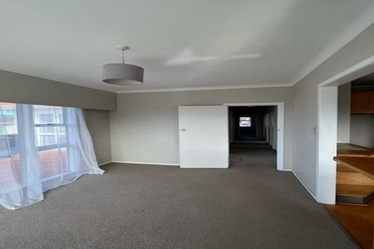 Photo of property in 1/4 Midway Avenue, Castor Bay, Auckland, 0620