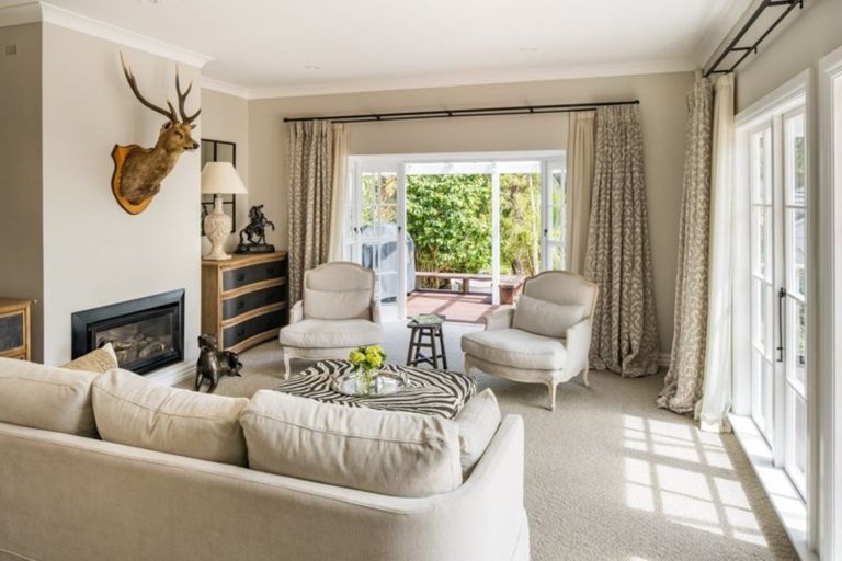 Photo of property in 21 Nikau Street, Eastbourne, Lower Hutt, 5013