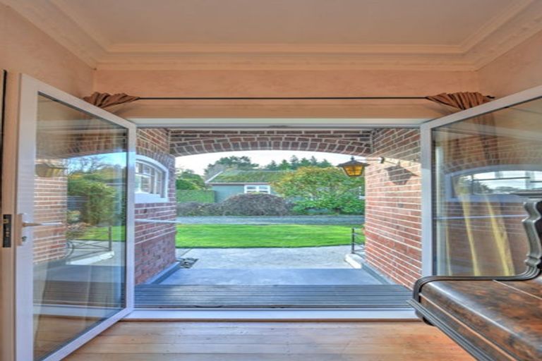 Photo of property in 93 Seaward Road, Edendale, 9825