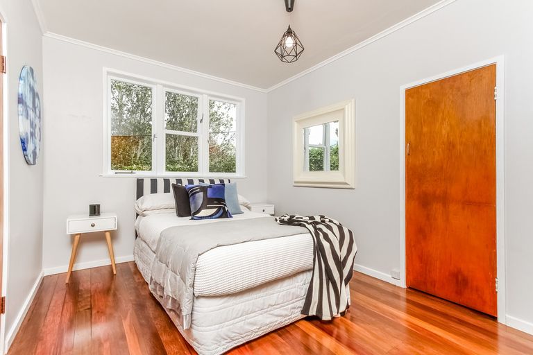 Photo of property in 1/14 Norman Road, Titirangi, Auckland, 0604