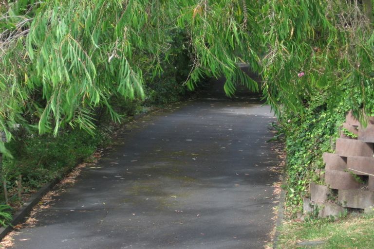 Photo of property in 15 Odin Place, Beach Haven, Auckland, 0626