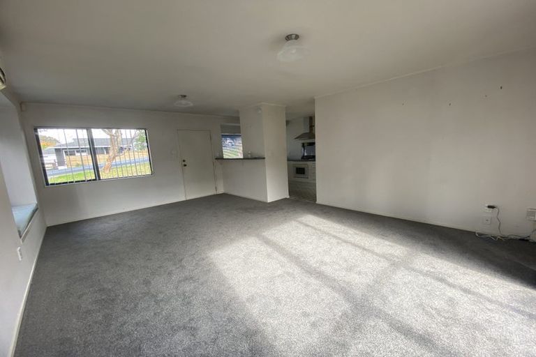 Photo of property in 9 Bridge Avenue, Te Atatu South, Auckland, 0610