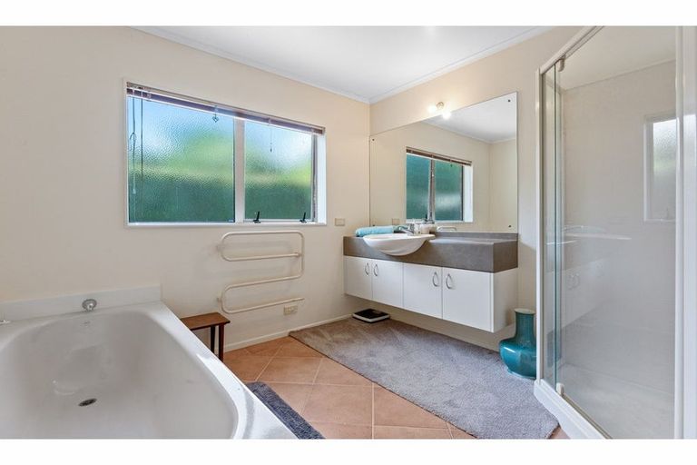 Photo of property in 110 Landing Drive, Albany, Auckland, 0632