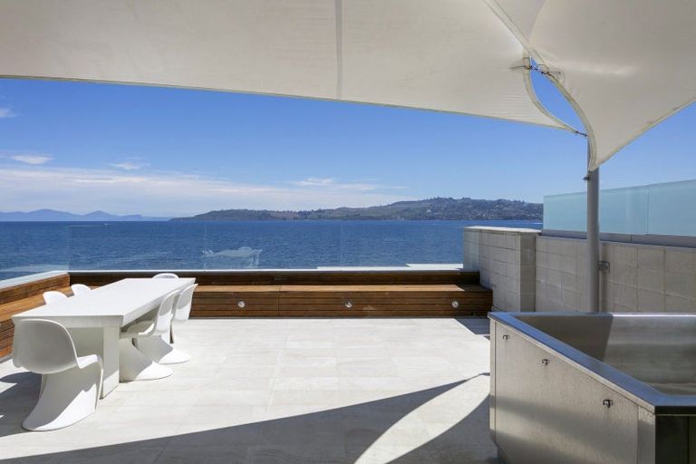 Photo of property in 225 Lake Terrace, Waipahihi, Taupo, 3330