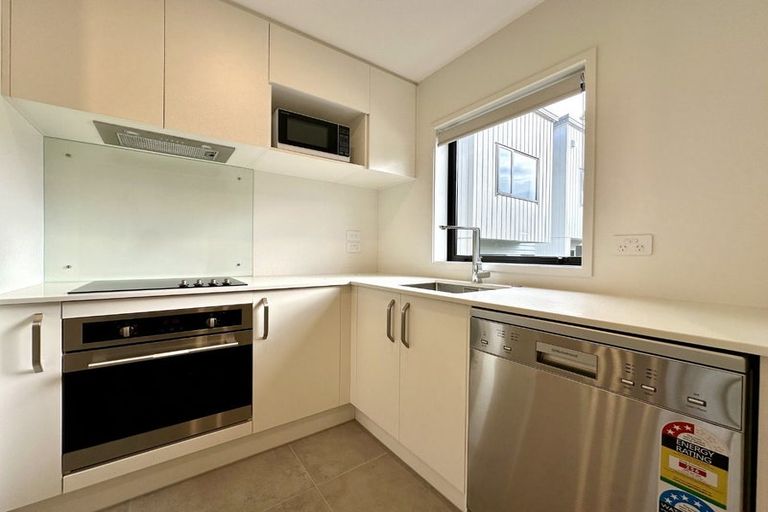 Photo of property in 6/60 Kemp Road, Massey, Auckland, 0614