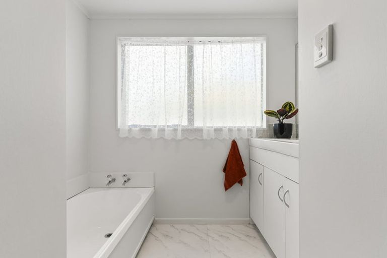 Photo of property in 3/83 Glendale Road, Glen Eden, Auckland, 0602