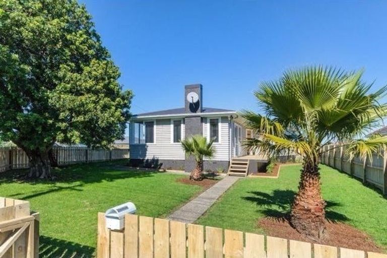 Photo of property in 47 Plumley Crescent, Mangere, Auckland, 2022