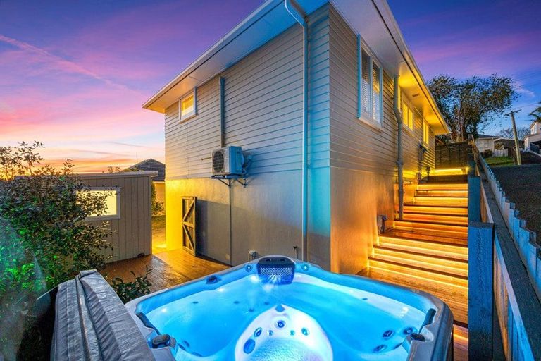 Photo of property in 1/30 Selwyn Crescent, Forrest Hill, Auckland, 0620