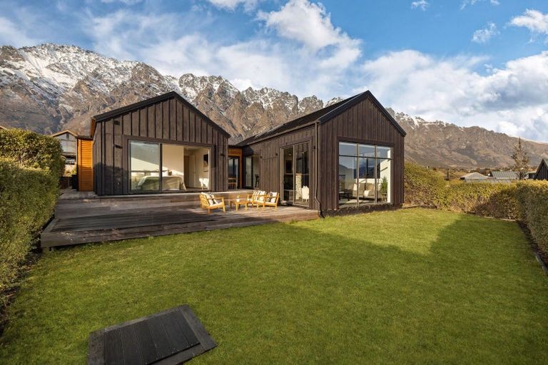 Photo of property in 13 Falconer Rise, Jacks Point, Queenstown, 9371