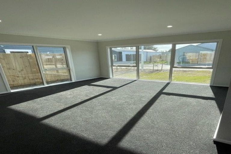 Photo of property in 5 Koru Loop, Paraparaumu, 5032