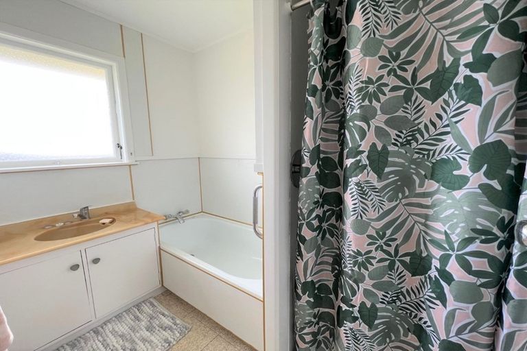 Photo of property in 1/2a Jennifer Place, Papatoetoe, Auckland, 2025