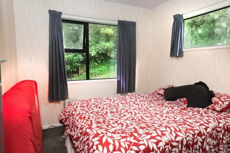 Photo of property in 40 Link Road, Newlands, Wellington, 6037