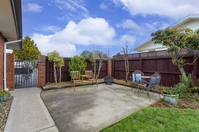 Photo of property in 25 La Perouse Place, Northcote, Christchurch, 8052