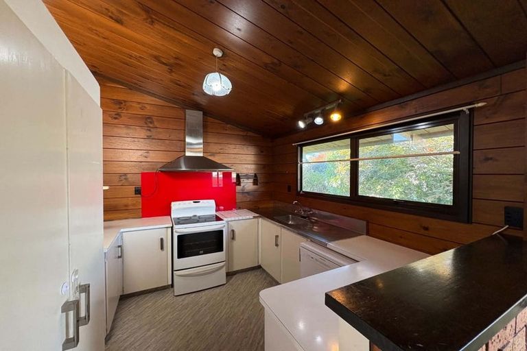 Photo of property in 4 Skeet Place, Merrilands, New Plymouth, 4312