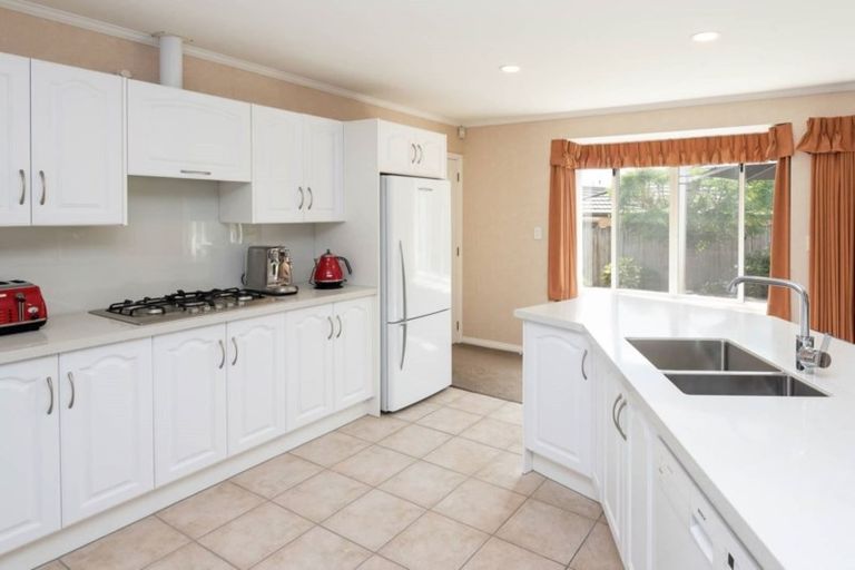 Photo of property in 7 Magilligan Close, East Tamaki Heights, Auckland, 2016