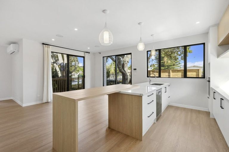 Photo of property in 19 Waterloo Road, Milford, Auckland, 0620