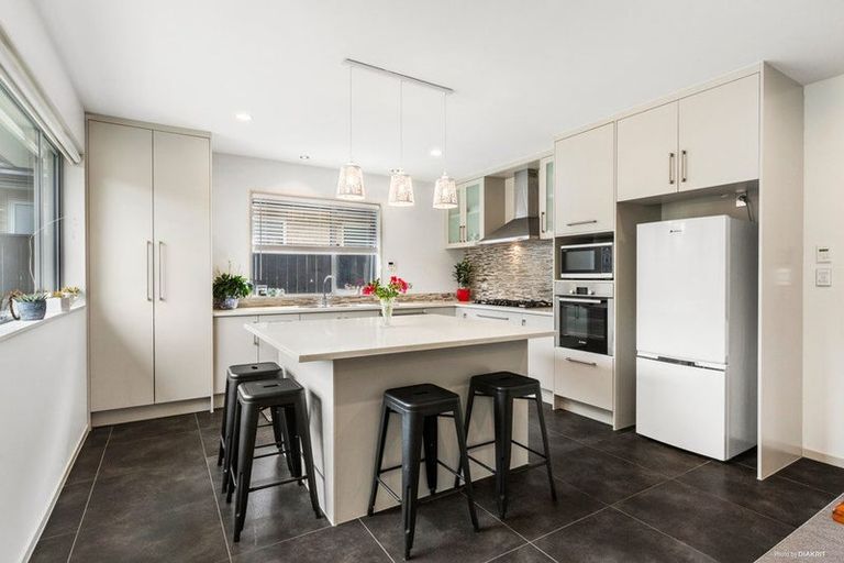 Photo of property in 30 Castellina Drive, Karaka, Papakura, 2113