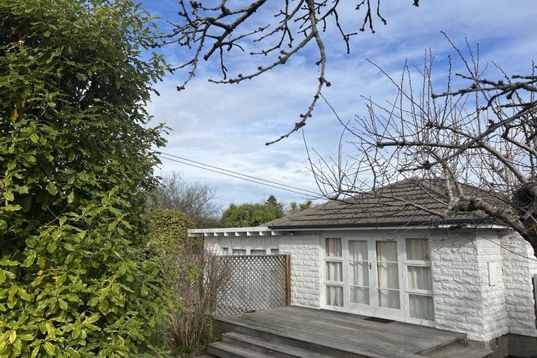 Photo of property in 35 Greendale Avenue, Avonhead, Christchurch, 8042