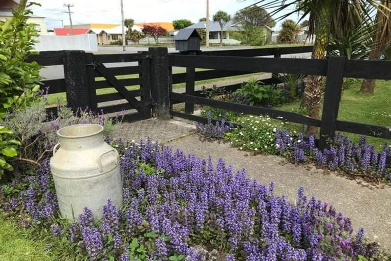 Photo of property in 25 Cobden Street, Westport, 7825