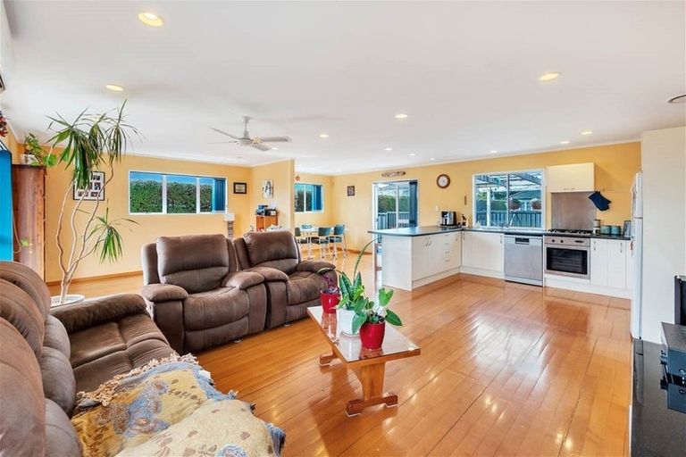 Photo of property in 35 Harrington Road, Henderson, Auckland, 0610