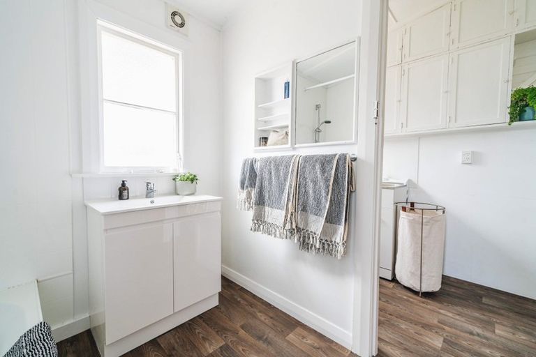 Photo of property in 2 Fairs Road, Milson, Palmerston North, 4414