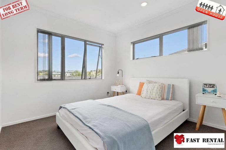 Photo of property in 112 Tamahere Drive, Glenfield, Auckland, 0629