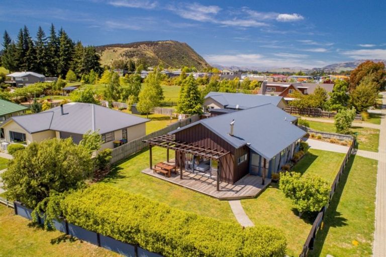 Photo of property in 17 Kings Drive, Wanaka, 9305